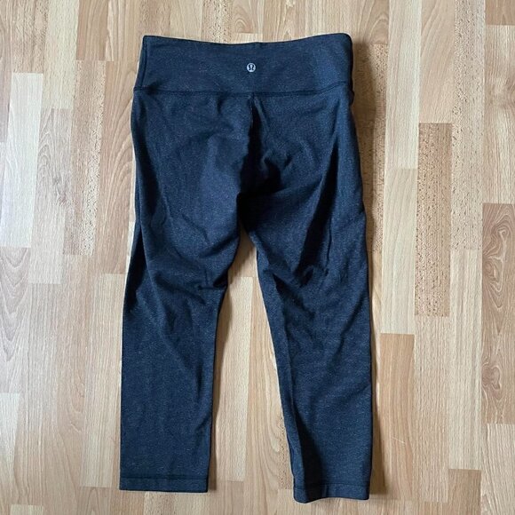 Lululemon Heathered Grey Medium Rise Wunder Under Crop - Size 6 - Picture 4 of 5